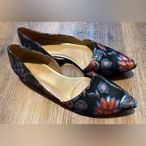 Naturalizer Samantha point toe flat black floral D'Orsay